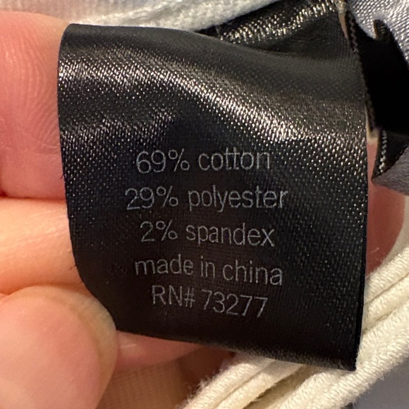 Apt. 9 Women's White Cuffed Capri Jeans Size 12 - Picture 4 of 10